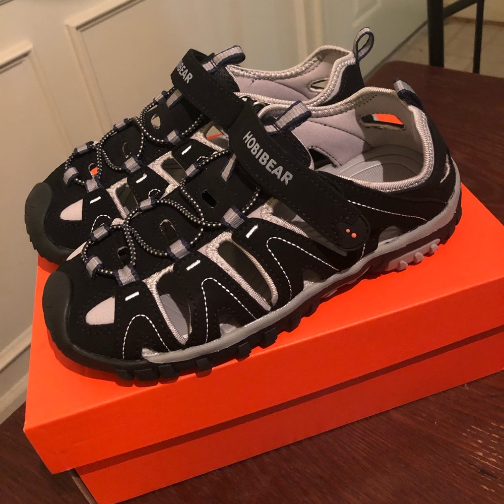 Boys sandals closed toes size 3 little kids. New!
